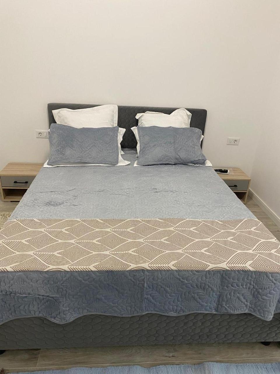 Apartament Satina Крайова Екстериор снимка